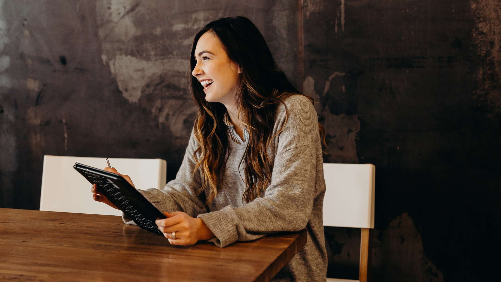 social media marketing expert working on a strategy to help their client become one of the best real estate instagram acconts